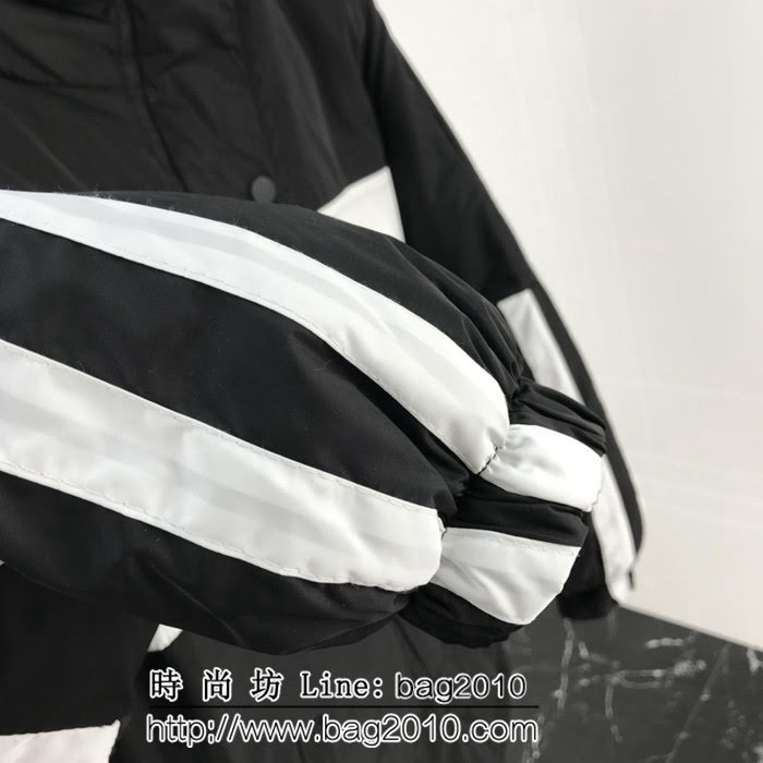 BALENCIAGA巴黎世家 18冬季新款 黑白拼接撞色 後背大字母 棉服 os寬鬆版型 ydi1949